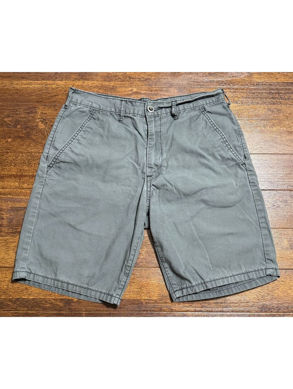 Levis Mens Chino Shorts W31 Army Green Cotton Flat Front 8" Inseam Gorpcore